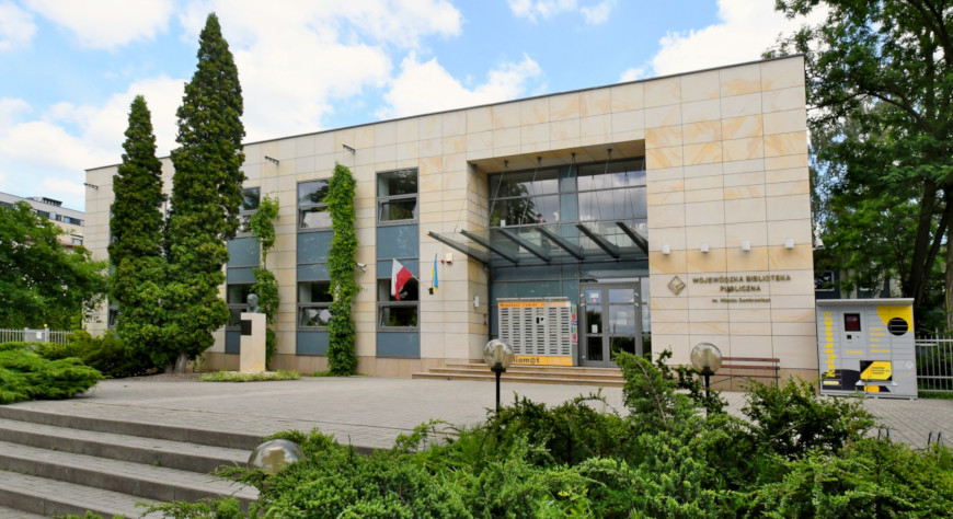 Zdjęcie przedstawiające budynek Biblioteki od ulicy Ściegiennego.