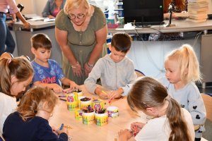 Na zdjęciu dzieci w czasie zajęć