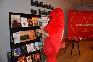 Na zdjęciu osoby biorące udział w akcji krwiodawstwa