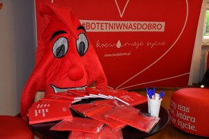 Na zdjęciu osoby biorące udział w akcji krwiodawstwa