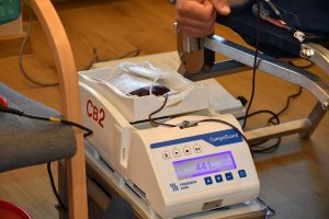 Na zdjęciu osoby biorące udział w akcji krwiodawstwa