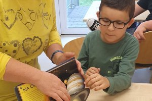 Na zdjęciu dzieci w czasie zajęć