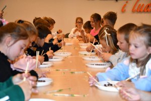 Na zdjęciu dzieci w czasie zajęć