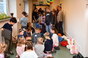 Na zdjęciu dzieci biorące udział w Nocy Bibliotek
