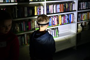 Na zdjęciu dzieci biorące udział w Nocy Bibliotek