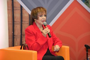 Na zdjęciu dorośli biorące udział w Nocy Bibliotek