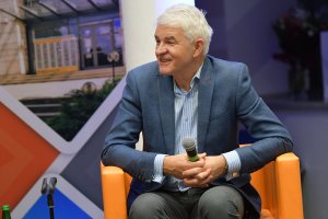 Na zdjęciu dorośli biorące udział w Nocy Bibliotek