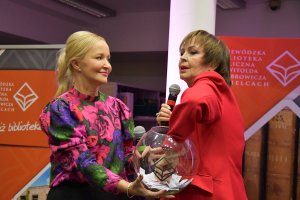 Na zdjęciu dorośli biorące udział w Nocy Bibliotek
