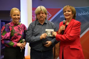 Na zdjęciu dorośli biorące udział w Nocy Bibliotek