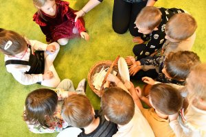 Na zdjęciu dzieci w czasie zajęć