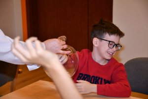 Na zdjęciu dzieci w czasie zajęć