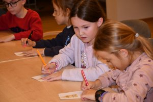 Na zdjęciu dzieci w czasie zajęć