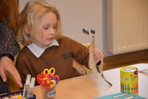 Na zdjęciu dzieci w czasie urodzin