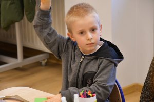 Na zdjęciu dzieci w czasie urodzin