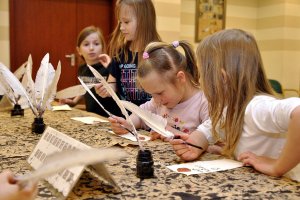 Warsztaty papiernicze dla dzieci ze szkół podstawowych (15.05.2019)