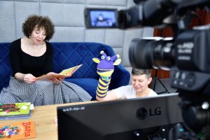 Aktorzy Beata Przeniczna i Dawid Żłobiński.