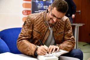 Michał Gołkowski wraz z prowadzacy Wojciechem Szotem