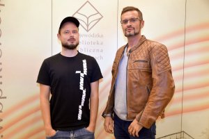 Michał Gołkowski wraz z prowadzacy Wojciechem Szotem