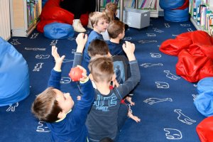 Na zdjęciu dzieci w czasie zajęć.