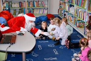 Na zdjęciu dzieci w czasie zajęć.