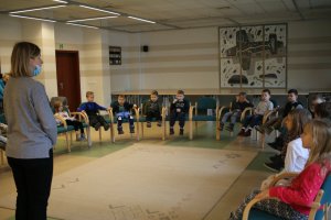 na zdjęciu dzieci w czasie zajęć.