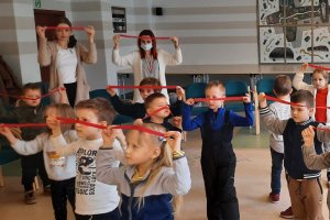 na zdjęciu dzieci w czasie zajęć.