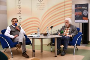 Na zdjęciu Jerzy Illg z prowadzącym spotkanie Piotrem Żakiem.