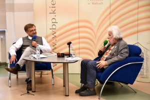 Na zdjęciu Jerzy Illg z prowadzącym spotkanie Piotrem Żakiem.