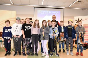 Na zdjęciu dzieci uczestniczące w spotkaniu.