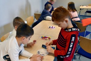 Na zdjęciu dzieci w czasie zajęć.