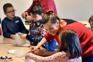 Na zdjęciu dzieci w czasie zajęć.