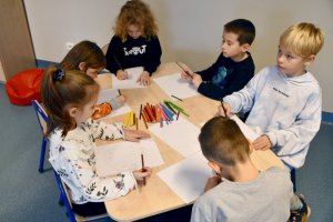 Na zdjęciu dzieci w czasie zajęć.