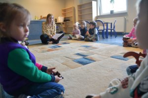 Na zdjęciu dzieci w czasie zajęć.