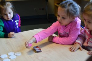 Na zdjęciu dzieci w czasie zajęć.