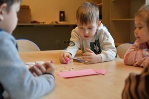 Na zdjęciu dzieci w czasie zajęć.