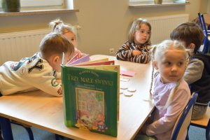 Na zdjęciu dzieci w czasie zajęć.