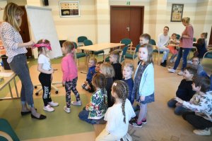 Na zdjęciu dzieci w czasie zajęć.