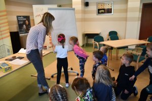 Na zdjęciu dzieci w czasie zajęć.