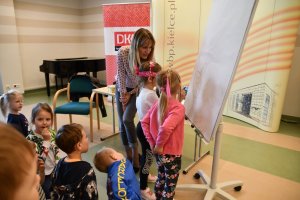 Na zdjęciu dzieci w czasie zajęć.