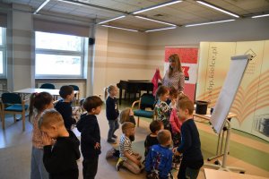 Na zdjęciu dzieci w czasie zajęć.