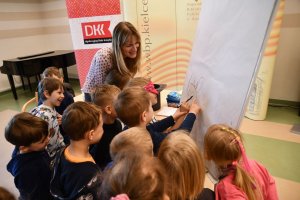 Na zdjęciu dzieci w czasie zajęć.