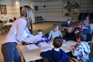 Na zdjęciu dzieci w czasie zajęć.