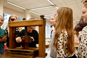 Na zdjęciu dzieci w czasie zajęć.