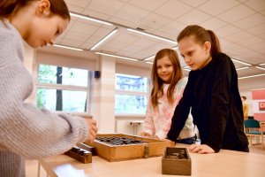 Na zdjęciu dzieci w czasie zajęć.