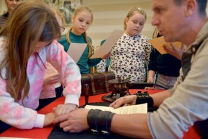 Na zdjęciu dzieci w czasie zajęć.