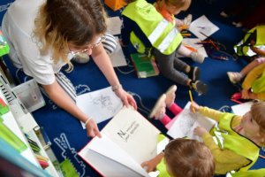 Na zdjęciu dzieci w czasie zajęć.