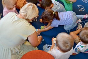 Na zdjęciu dzieci w czasie zajęć.