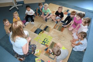 Na zdjęciu dzieci w czasie zajęć.