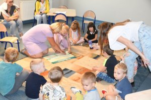 Na zdjęciu dzieci w czasie zajęć.