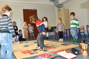 Na zdjęciu dzieci w czasie zajęć.